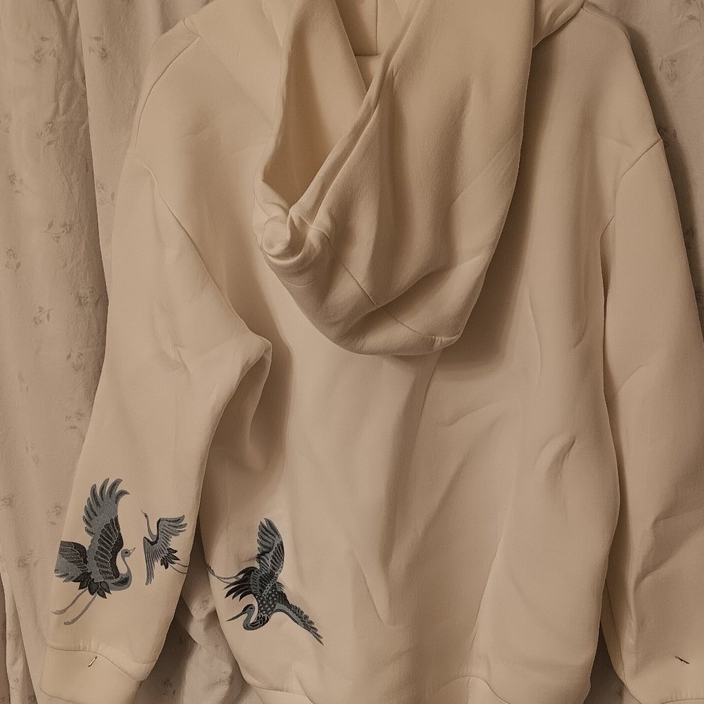 White hoodie with beautiful blue cranes